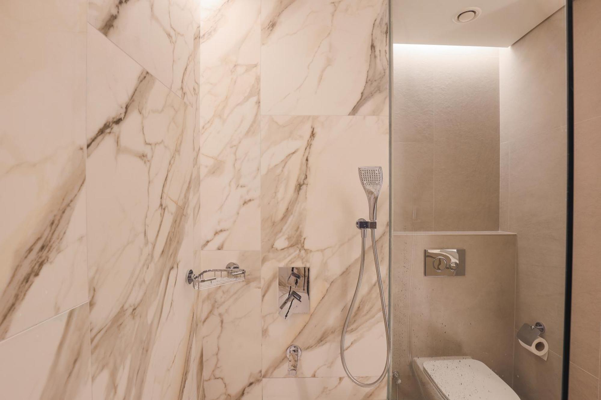 Stunning 1br In Marina, Canal View *