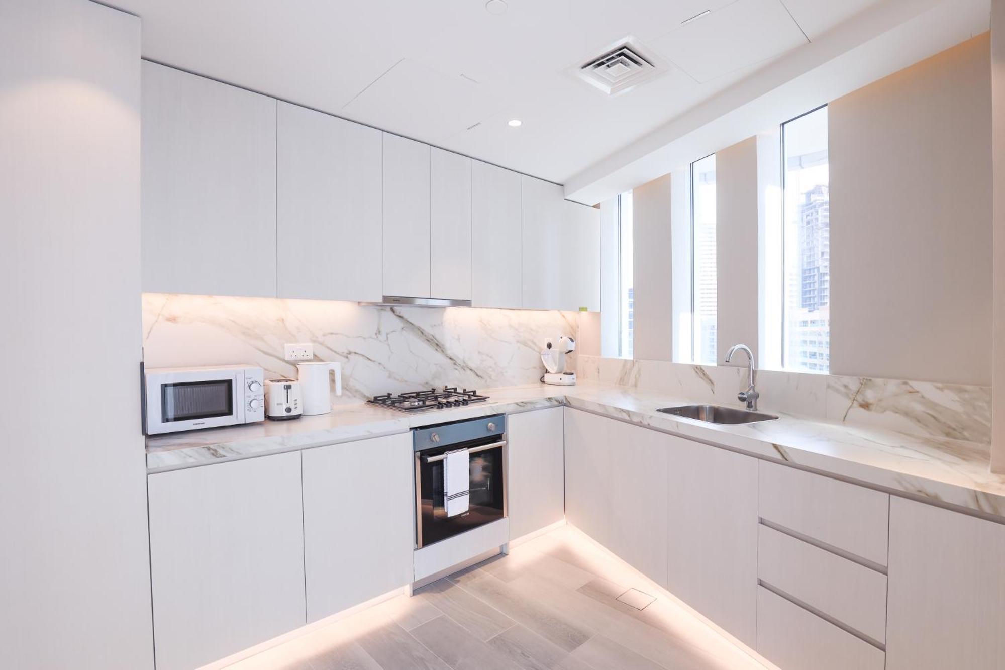 Stunning 1br In Marina, Canal View *
