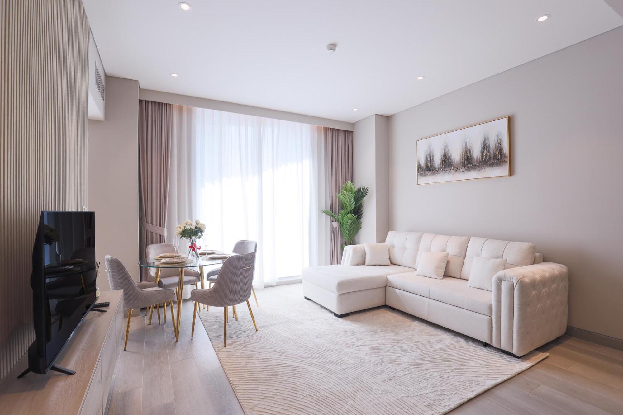 Stunning 1br In Marina, Canal View