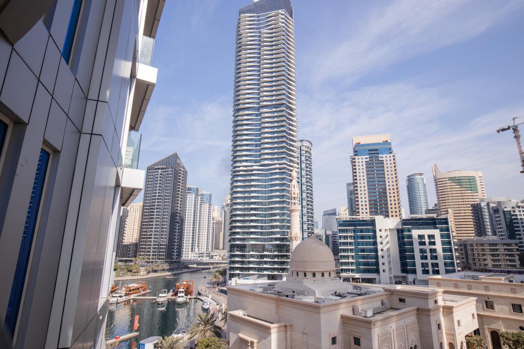 Apartment Stunning 1br In Marina, Canal View *